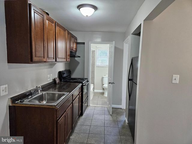 807 48TH PL NE, Washington, DC 20019