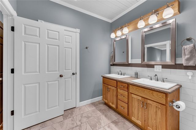 14469 Highland Church Road, Fayetteville, AR 72704