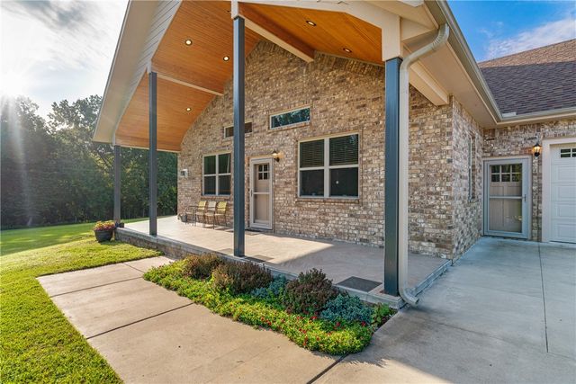 14469 Highland Church Road, Fayetteville, AR 72704