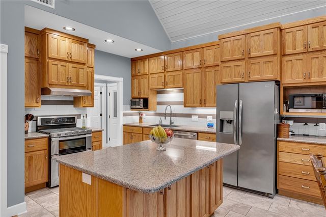 14469 Highland Church Road, Fayetteville, AR 72704