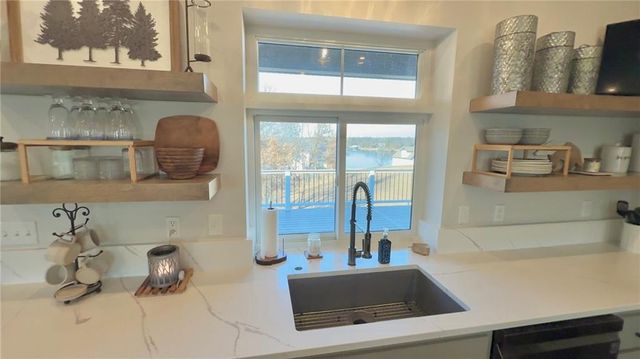 1048 Lake Viking Terrace, Altamont, MO 64620