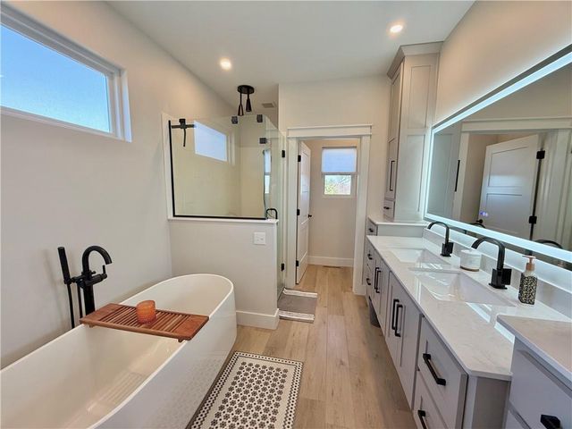 1048 Lake Viking Terrace, Altamont, MO 64620