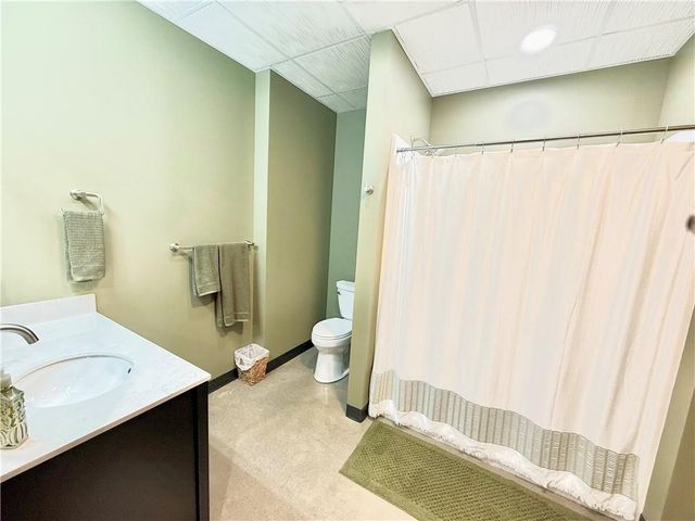 1048 Lake Viking Terrace, Altamont, MO 64620