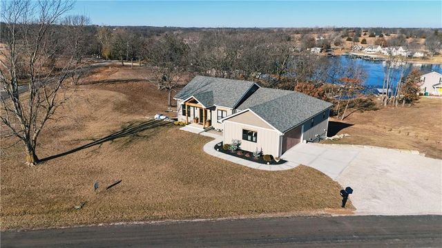 1048 Lake Viking Terrace, Altamont, MO 64620