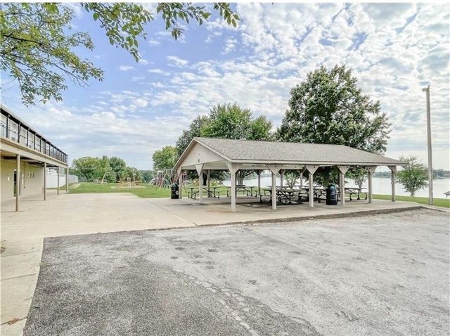 1048 Lake Viking Terrace, Altamont, MO 64620