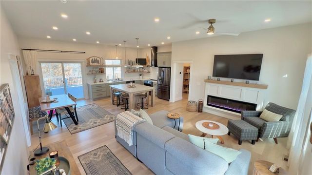 1048 Lake Viking Terrace, Altamont, MO 64620