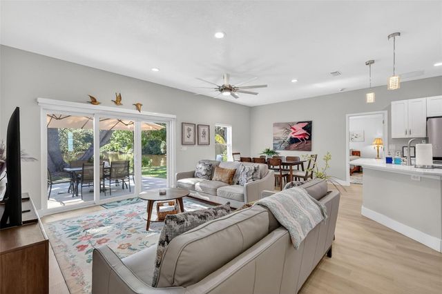 335 VINCENT DRIVE, Mount Dora, FL 32757