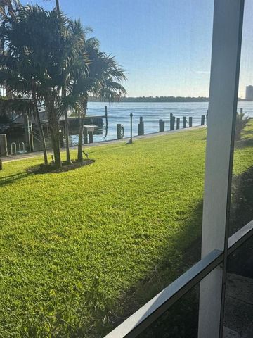 105 Paradise Harbour Boulevard 108, North Palm Beach, FL 33408
