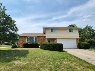 5650 Cascade Court, Seven Hills, OH 44131