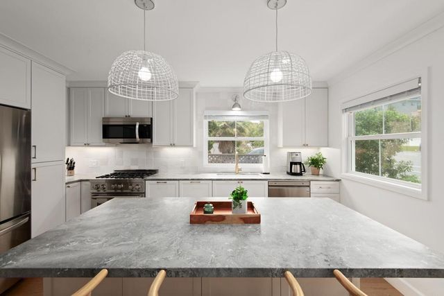 937 3Rd Street, Encinitas, CA 92024