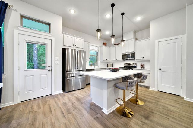 104 Red Cascade Court, Conroe, TX 77318