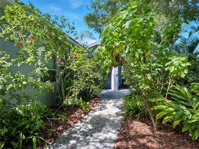 206 S RIVERSIDE DRIVE, Edgewater, FL 32132