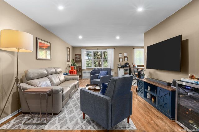 11 Balint Drive 351, Yonkers, NY 10710