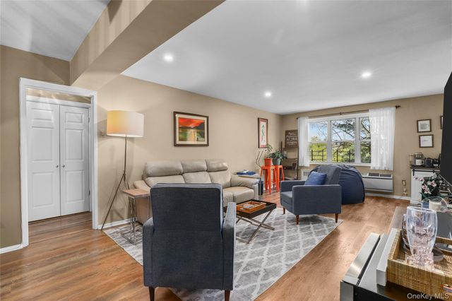 11 Balint Drive 351, Yonkers, NY 10710