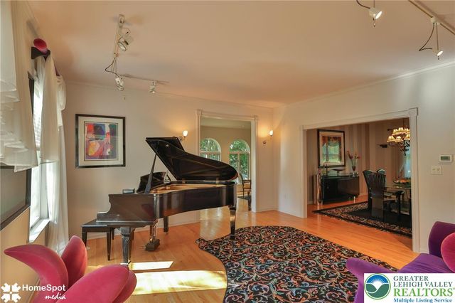 1614 Penns Crossing, South Whitehall Twp, PA 18104