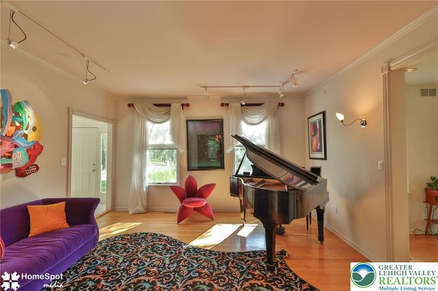 1614 Penns Crossing, South Whitehall Twp, PA 18104