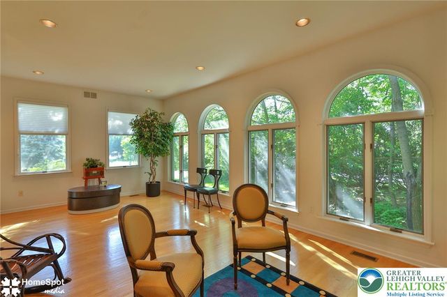 1614 Penns Crossing, South Whitehall Twp, PA 18104