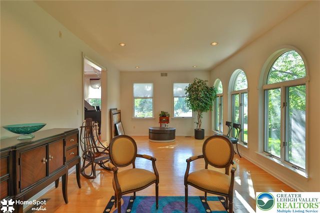 1614 Penns Crossing, South Whitehall Twp, PA 18104