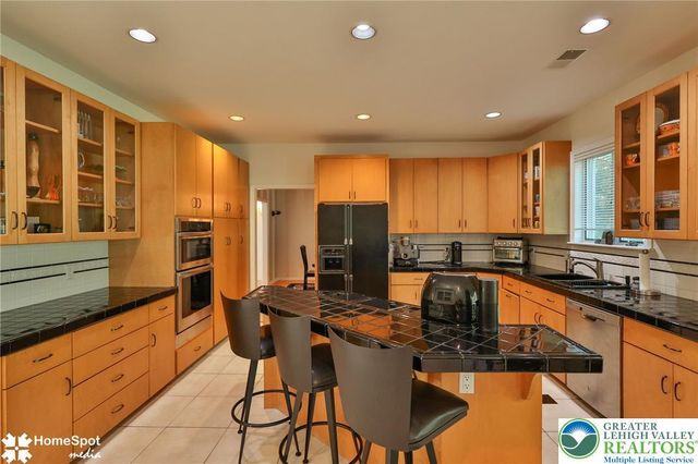 1614 Penns Crossing, South Whitehall Twp, PA 18104