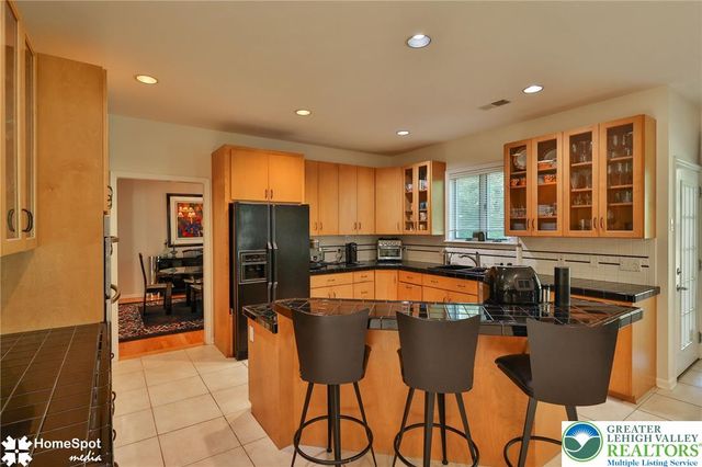 1614 Penns Crossing, South Whitehall Twp, PA 18104