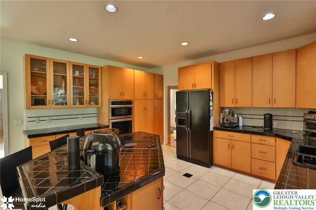 1614 Penns Crossing, South Whitehall Twp, PA 18104