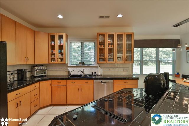 1614 Penns Crossing, South Whitehall Twp, PA 18104