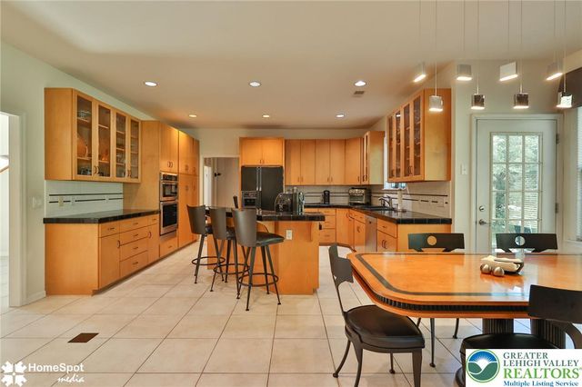 1614 Penns Crossing, South Whitehall Twp, PA 18104