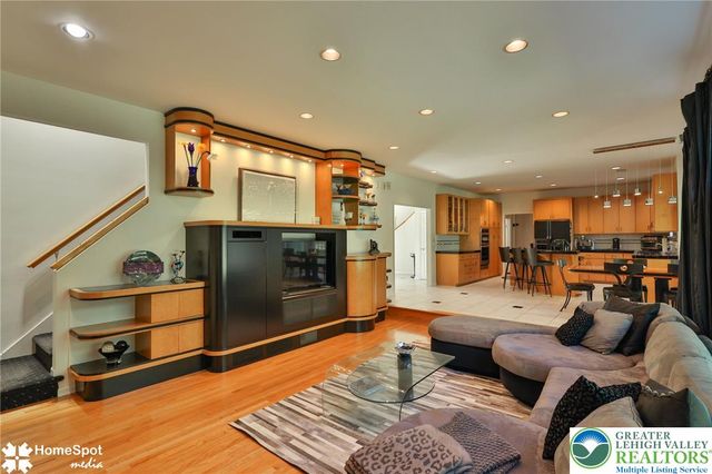 1614 Penns Crossing, South Whitehall Twp, PA 18104