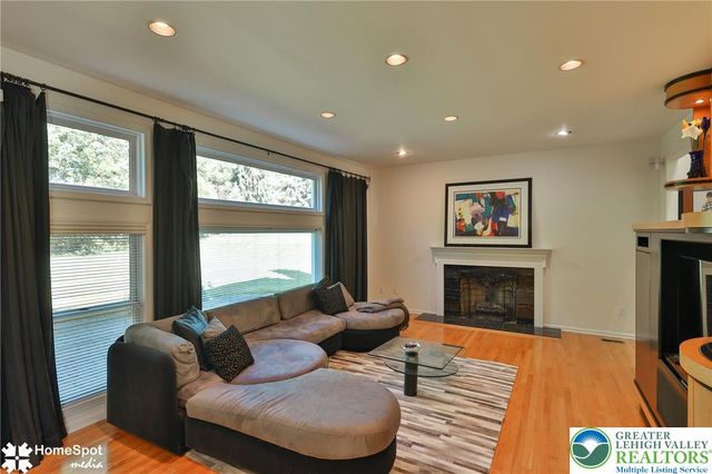1614 Penns Crossing, South Whitehall Twp, PA 18104