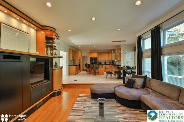 1614 Penns Crossing, South Whitehall Twp, PA 18104