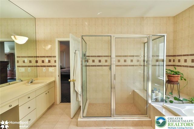 1614 Penns Crossing, South Whitehall Twp, PA 18104