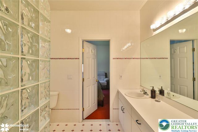 1614 Penns Crossing, South Whitehall Twp, PA 18104