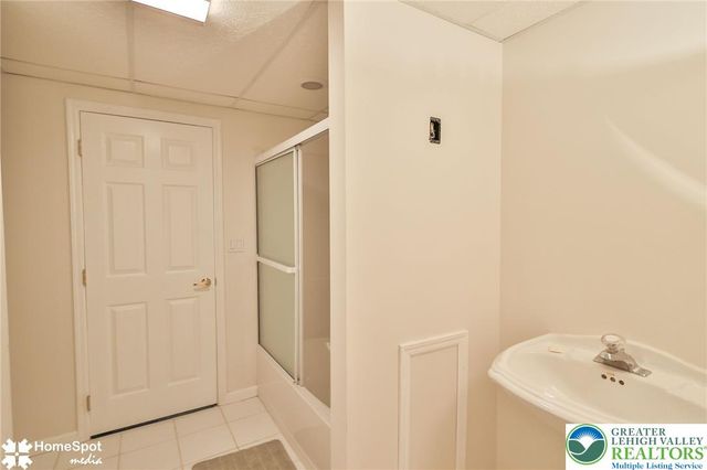 1614 Penns Crossing, South Whitehall Twp, PA 18104