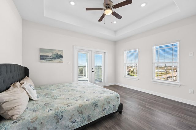 218 Ocean Avenue, Surfside Beach, TX 77541