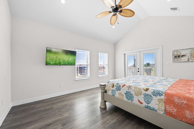 218 Ocean Avenue, Surfside Beach, TX 77541