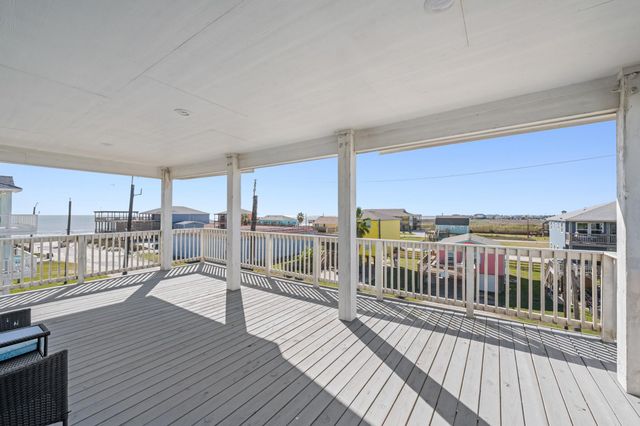 218 Ocean Avenue, Surfside Beach, TX 77541