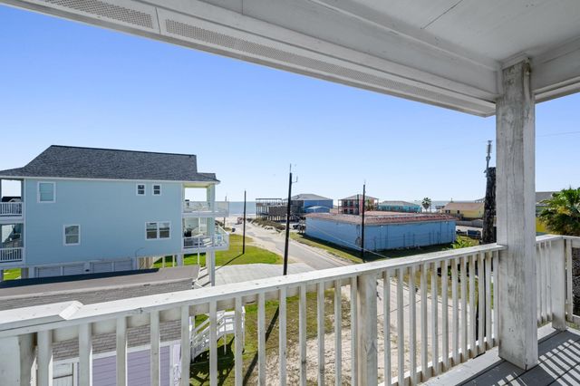 218 Ocean Avenue, Surfside Beach, TX 77541