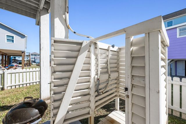 218 Ocean Avenue, Surfside Beach, TX 77541