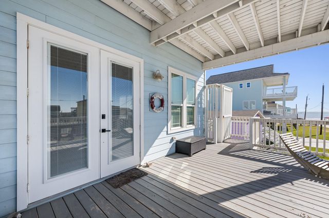 218 Ocean Avenue, Surfside Beach, TX 77541