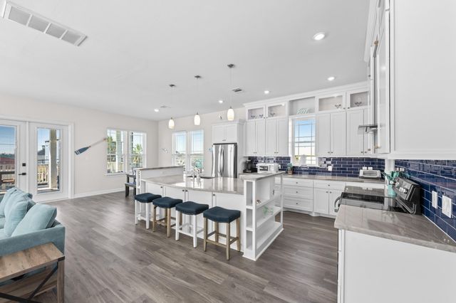 218 Ocean Avenue, Surfside Beach, TX 77541