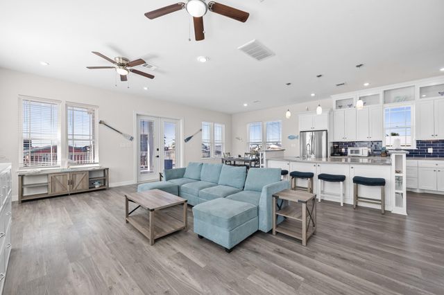 218 Ocean Avenue, Surfside Beach, TX 77541