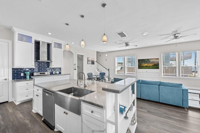 218 Ocean Avenue, Surfside Beach, TX 77541