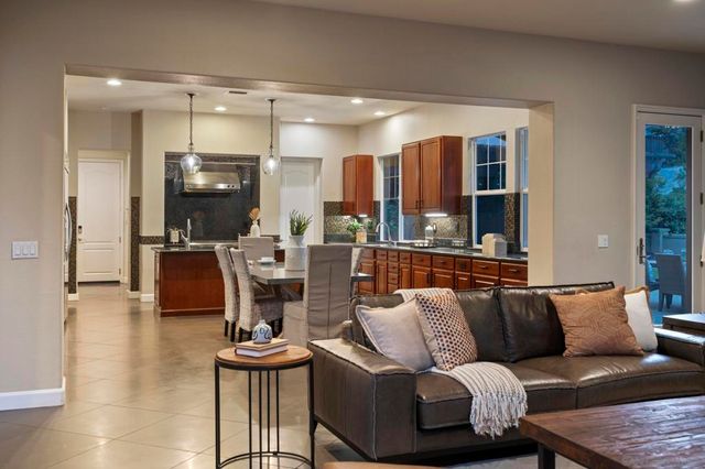 2827 Sutter Ridge Dr, Chula Vista, CA 91914