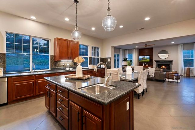 2827 Sutter Ridge Dr, Chula Vista, CA 91914