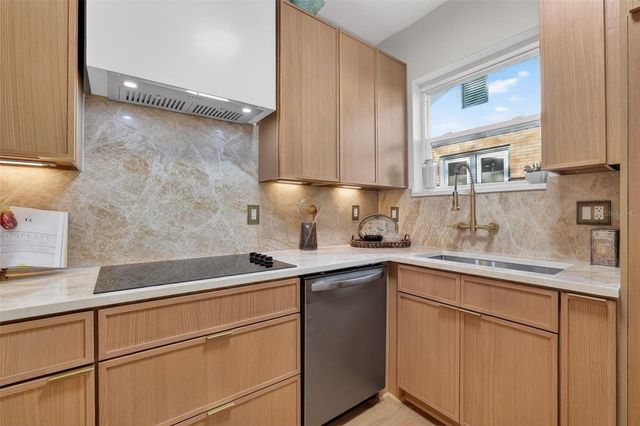 1213 E CLIFTON STREET, Tampa, FL 33604