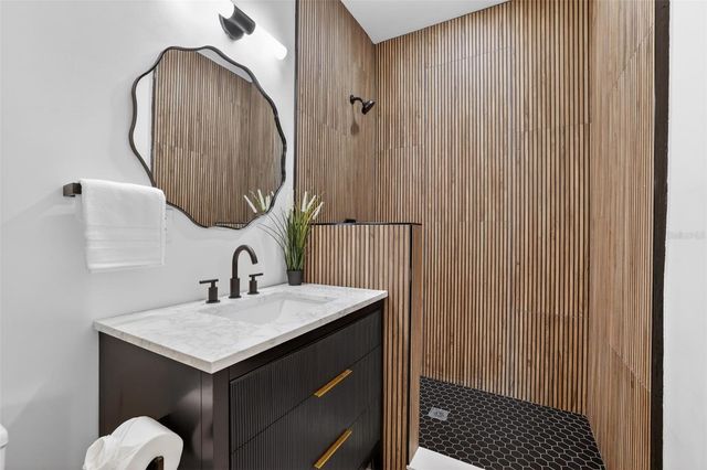 1213 E CLIFTON STREET, Tampa, FL 33604