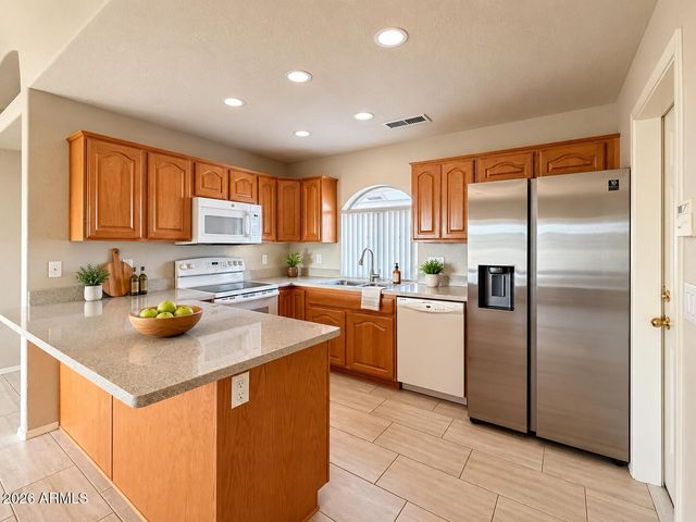 2162 S YELLOW WOOD Avenue, Mesa, AZ 85209