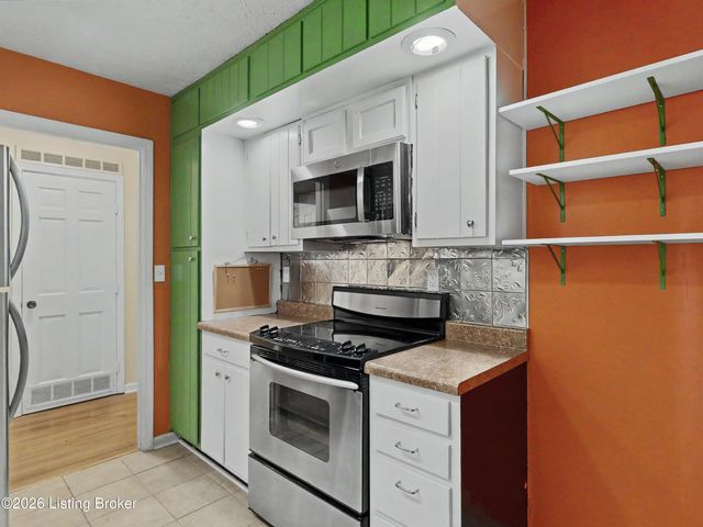 2845 Hikes Ln 302, Louisville, KY 40218