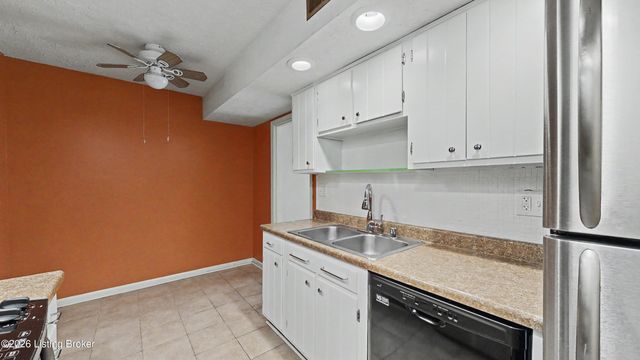 2845 Hikes Ln 302, Louisville, KY 40218