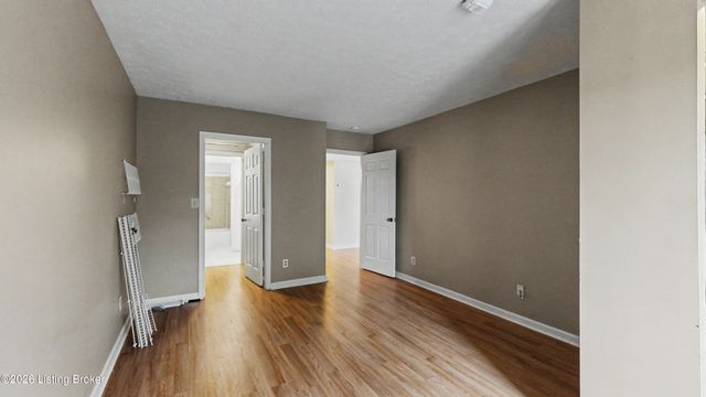 2845 Hikes Ln 302, Louisville, KY 40218